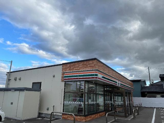 セブンイレブン秋田仁井田二ツ屋店：899m