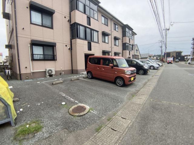 グレースコートＨ（102） 駐車場