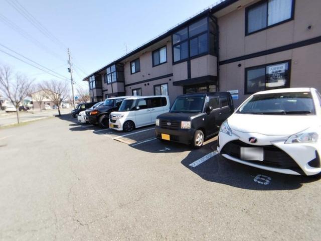カーサ向山（201） 駐車場