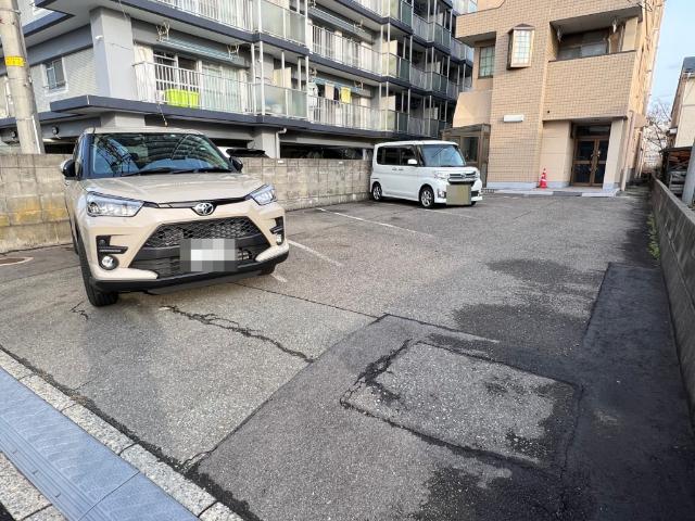 ピュア大町 駐車場