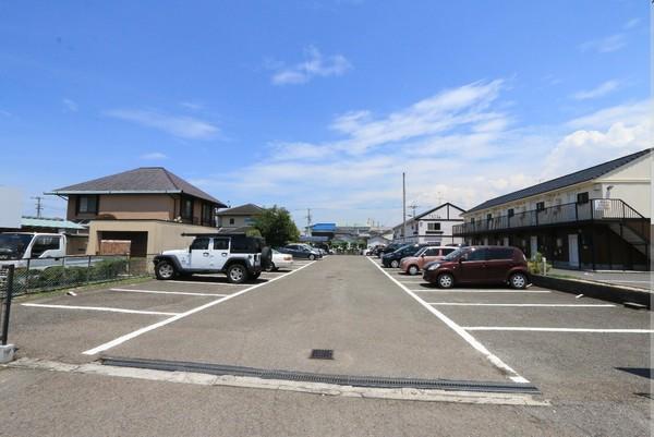 ウエストハイツＳ（102） 駐車場