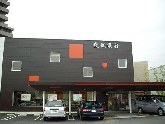 愛媛銀行新居浜支店：842m