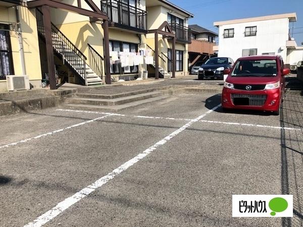 巴ハイツ（203） 駐車場