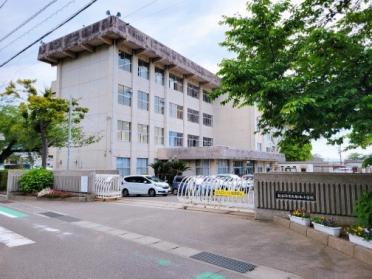 新居浜市立船木小学校：685m