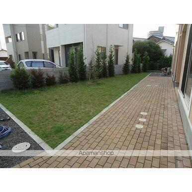 カンパニア西の土居（303） 庭