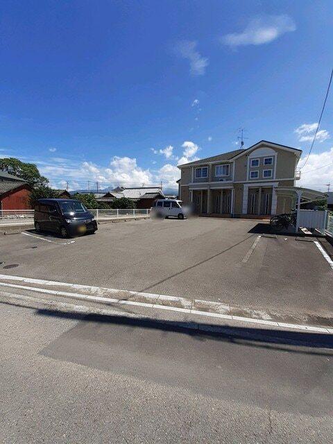 サニー沢津（102） 駐車場