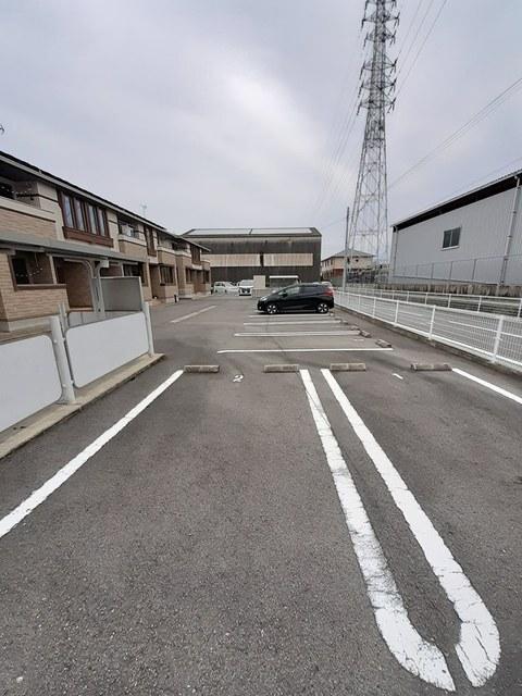 リヴェールⅧ（102） 駐車場