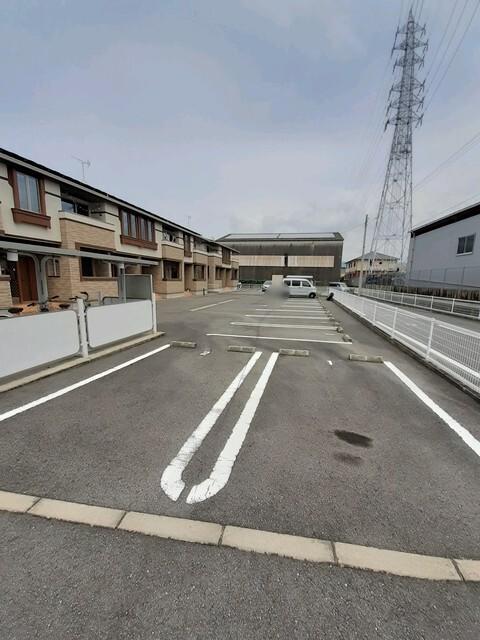 リヴェールⅧ（202） 駐車場