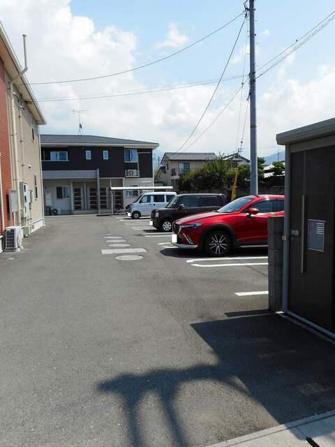 サン・アベニューＢ（105） 駐車場