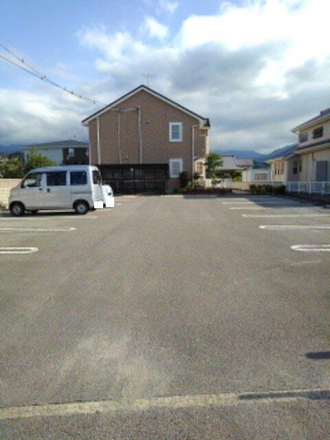 グランヴィア（201） 駐車場