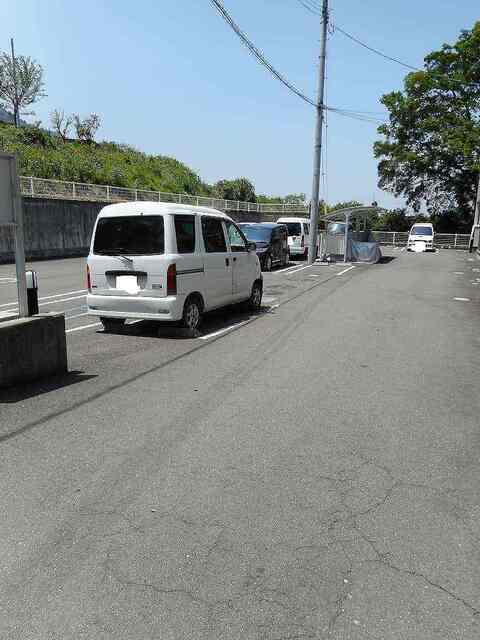 グラン・すずかぜの丘Ａ（203） 駐車場