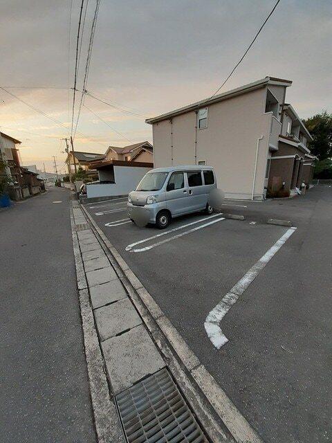 オーヴ（202） 駐車場