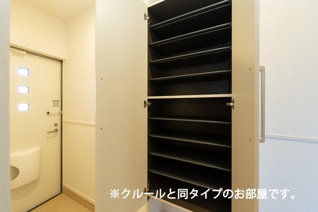 ロカルモラン　Ｂ（103） 収納