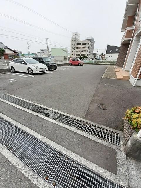 ソレイユ・アミュー北館（203） 駐車場
