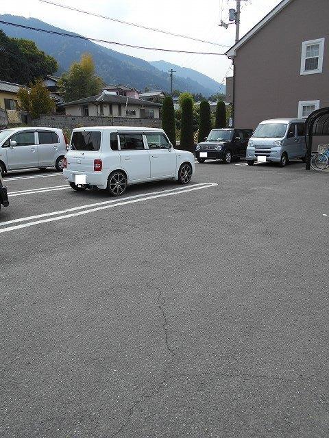 オーク・Ｋ（205） 駐車場