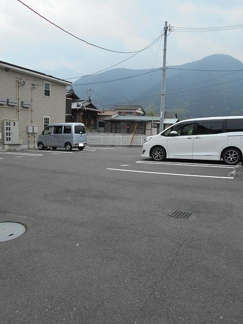 ネオタウンＡ（206） 駐車場