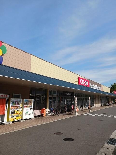 コープえひめ山根店：250m