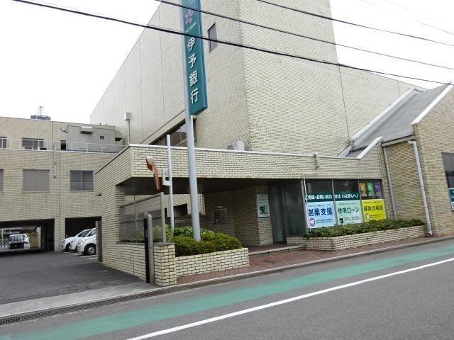 伊予銀行新居浜支店：482m