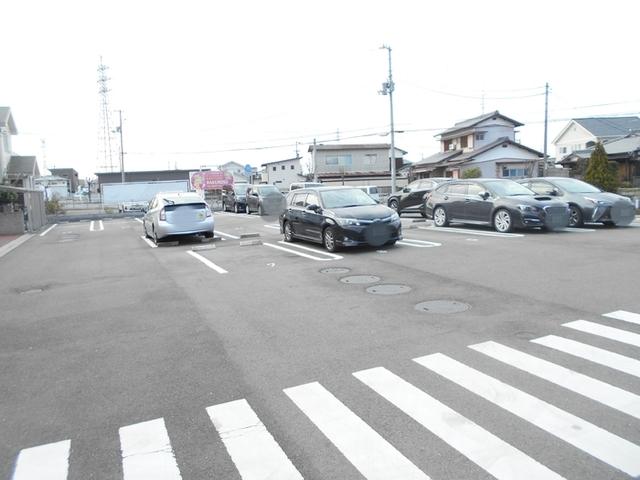 アン ソレイユ　C棟（C202） 駐車場