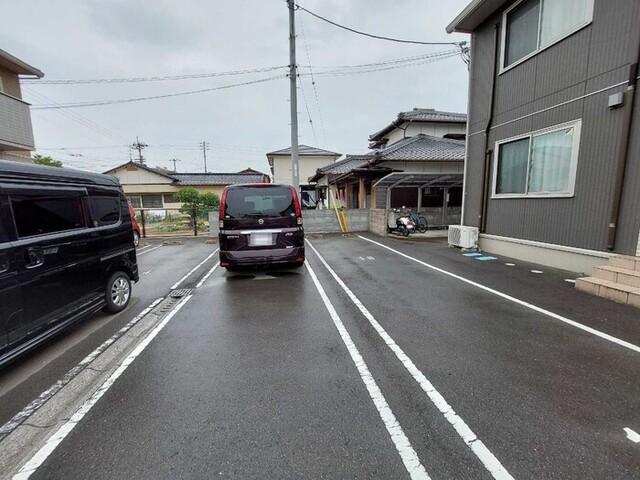 デミコリーヌ　B棟（B201） 駐車場