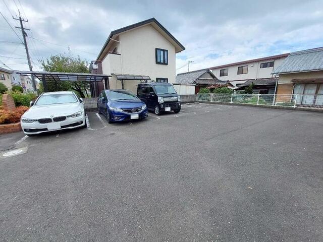 エミグランド（202） 駐車場
