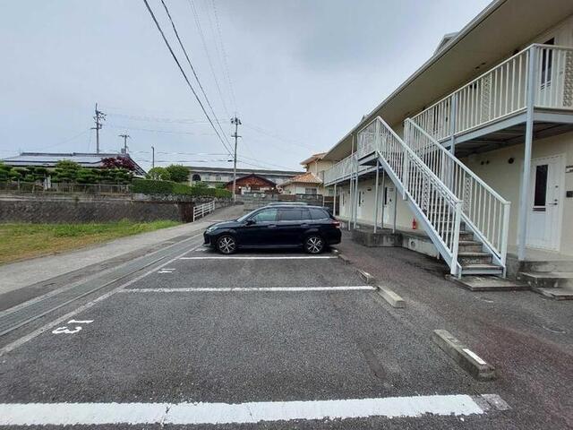 アベニューハタダⅢ（303） 駐車場