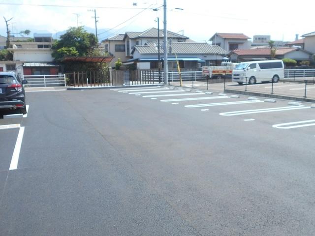 レーヴリッチ（205） 駐車場