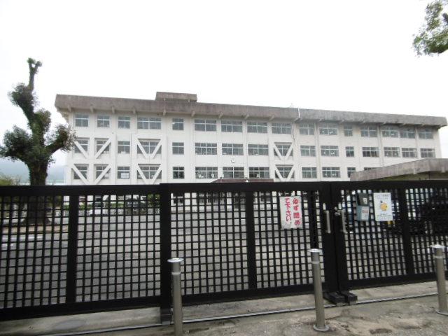 新居浜市立中萩小学校：904m