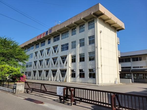 新居浜市立泉川中学校