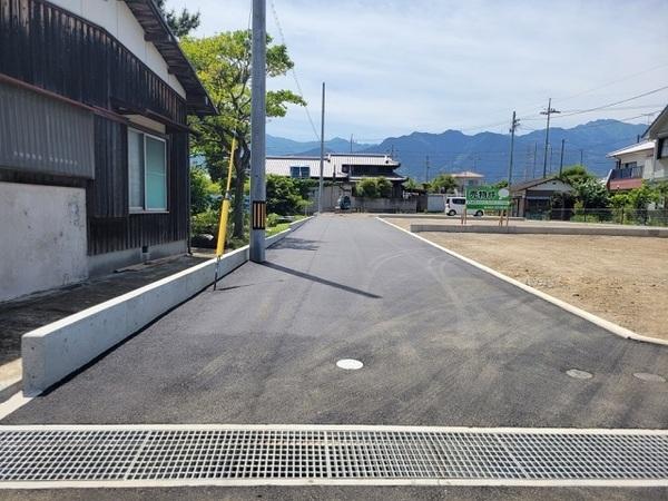 進入路約5ｍ+隅切り有でゆったりしてます！