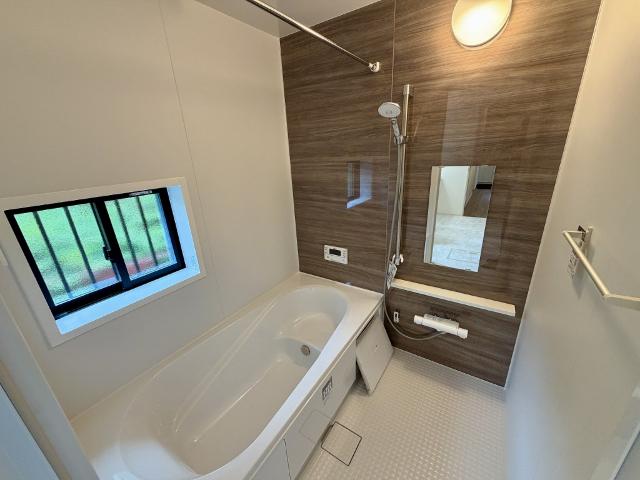 ハートフルタウン新居浜東雲町2丁目279番　A号棟 バス／シャワー