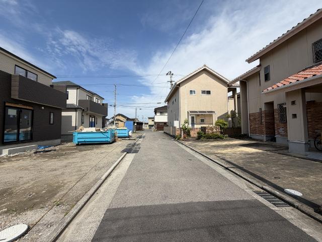 ハートフルタウン新居浜東雲町2丁目279番　A号棟 前面道路含む現地写真