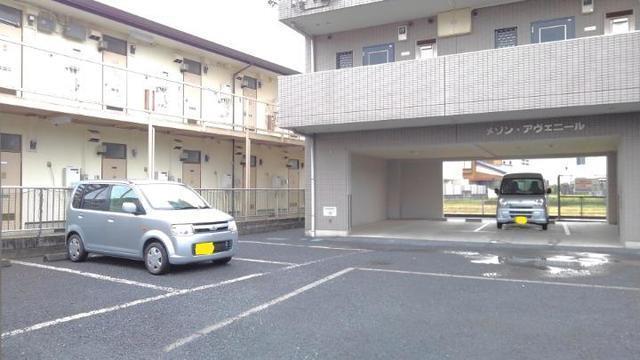 メゾンアヴェニール（302） 駐車場