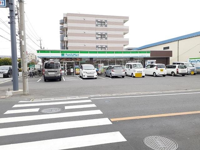 ファミマ　さいたま西堀３丁目店：130m