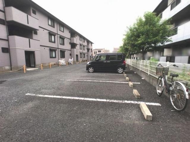 ヴァンベール神山　Ⅱ（302） 駐車場