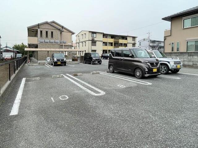 プレジオ（106） 駐車場
