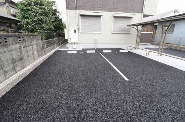 ジュレ・ブランシュ（301） 駐車場