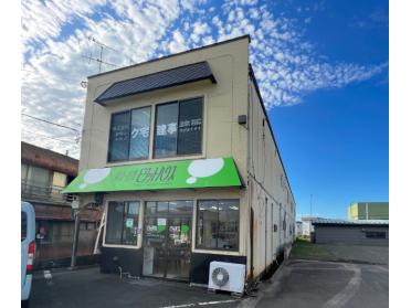前面は弊社事務所です