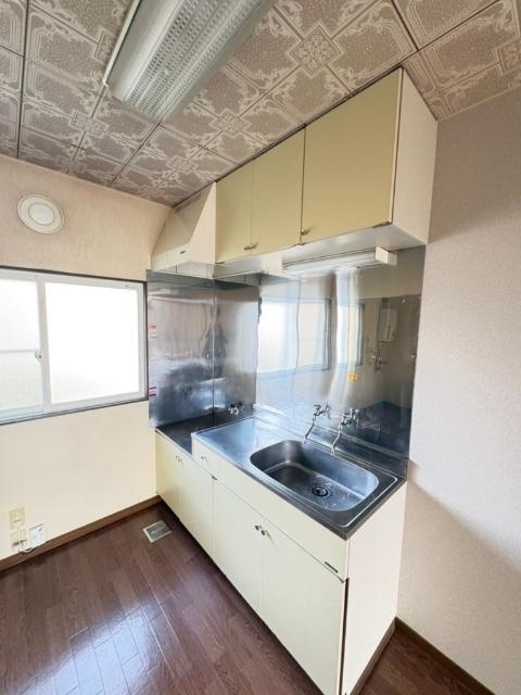 ロイヤルハイツ美原町（メゾネット）（６号） キッチン