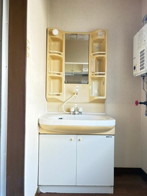 ロイヤルハイツ美原町（メゾネット）（６号） 洗面