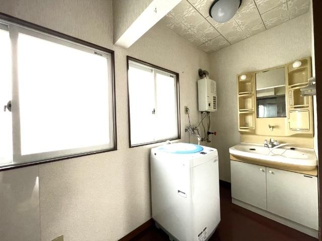 ロイヤルハイツ美原町（メゾネット）（8号） 洗面