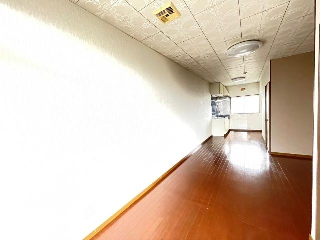 ロイヤルハイツ美原町（メゾネット）（8号） リビング