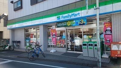 ファミリーマート：180m