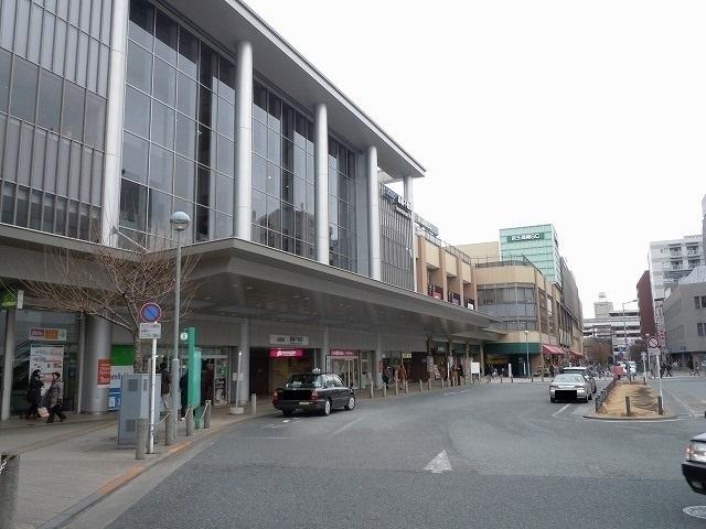 高幡不動駅：750m