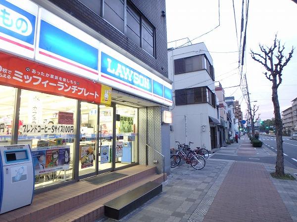 ファミリーマート大阪工大前店：386m