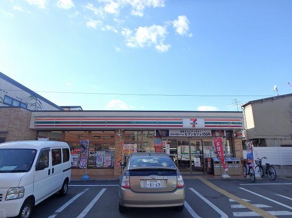 ファミリーマート大宮二丁目店：238m