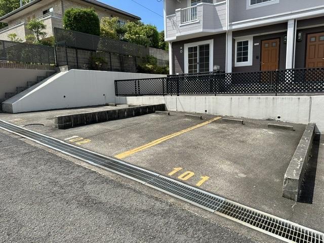 クレストール八上（101） 駐車場