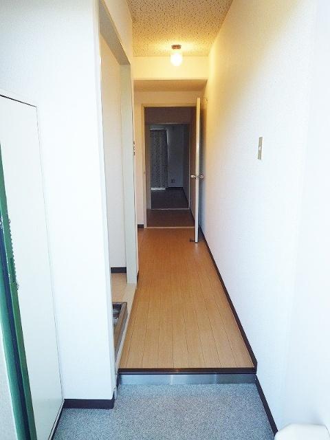 メゾン城北 玄関