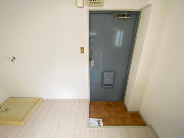 ハイツ寿（202） 玄関