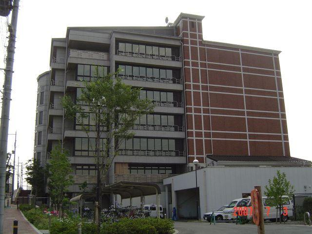 市立中央図書館：200m